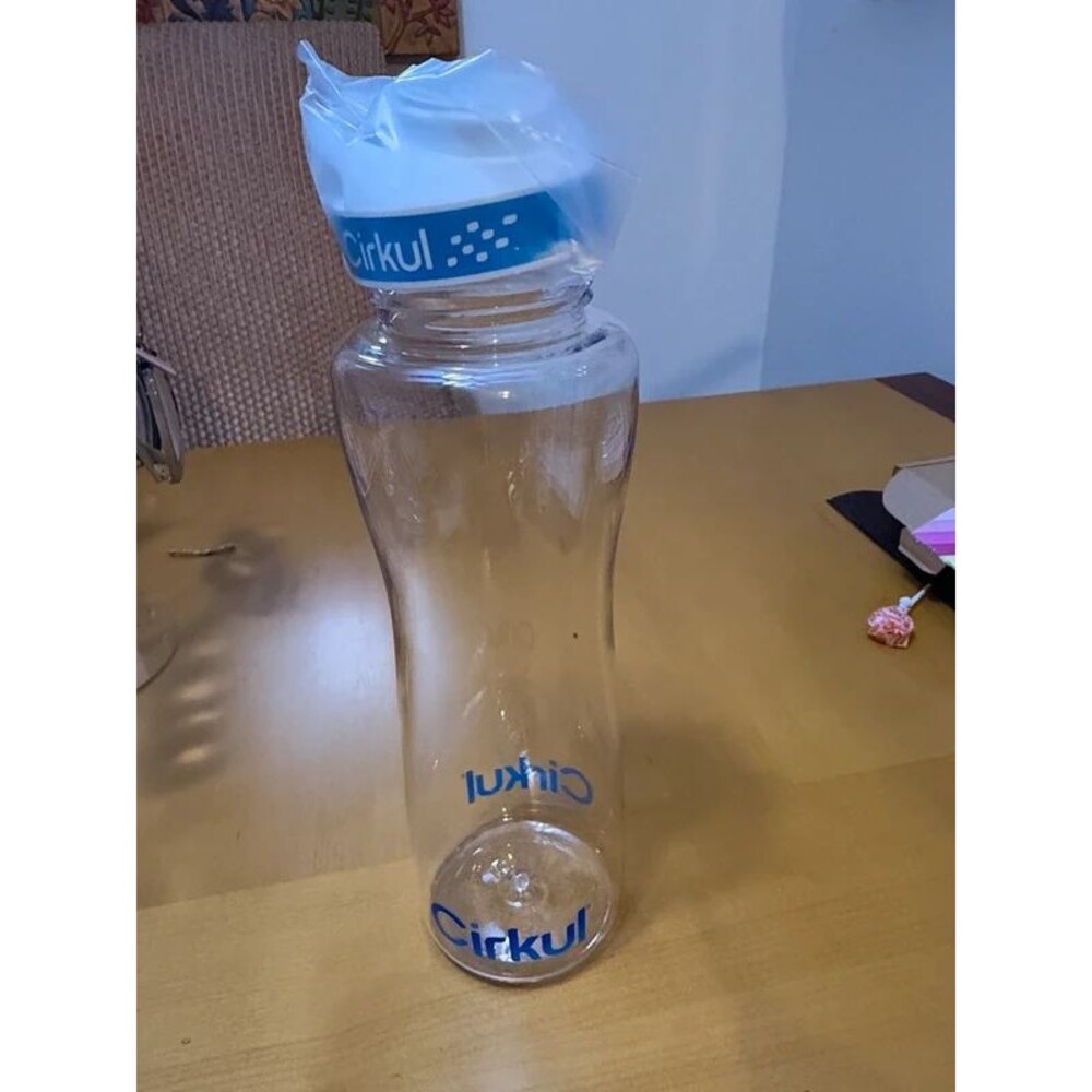 32 oz CIRKUL plastic water bottle with lid